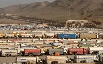 ابهام در سرنوشت راننده‌های بلاتکلیف در افغانستان / هشدار گرسنگی برای راننده‌های ایرانی و عراقی در «پارکینگ نیمروز»