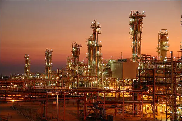 مدیرعامل شرکت ملی نفت ایران از عرضه نفت در بورس تهران خبر داد
