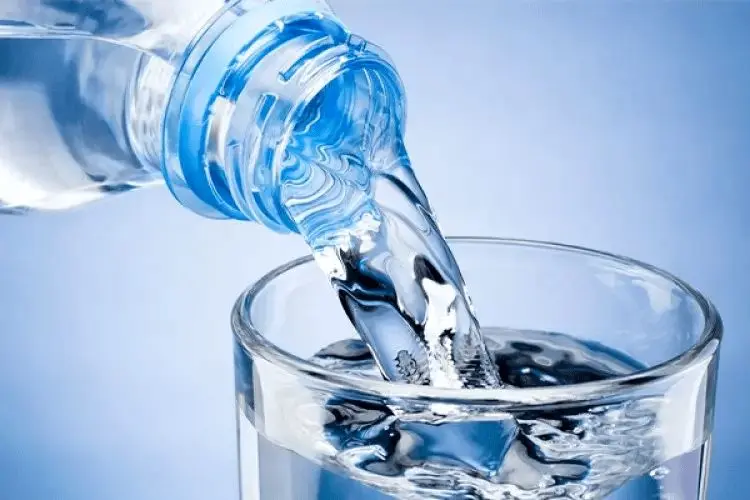 اعلام قیمت رسمی آب معدنی/هر بسته ۶تایی چند؟