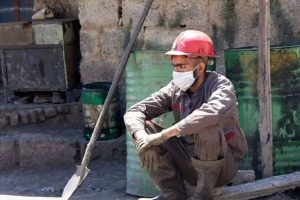 کارگران طزره در انتظار ریزش مجدد معدن / آوار بیکاری آنان را تهدید می‌کند