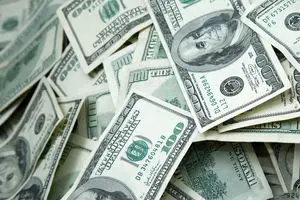 دلار در لبه مرز کانال ۱۱۱هزار تومانی