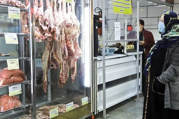 بازار گوشت قرمز در تسخیر محصولات وارداتی/ دام زنده روی دست دامداران می‌ماند 
