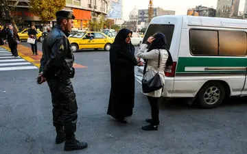 آثار مانور گشت ارشاد در خیابان‌ها/ از کسادی بازار زنانه‌فروشان تا جریمه3 میلیونی برای عقب رفتن روسری!