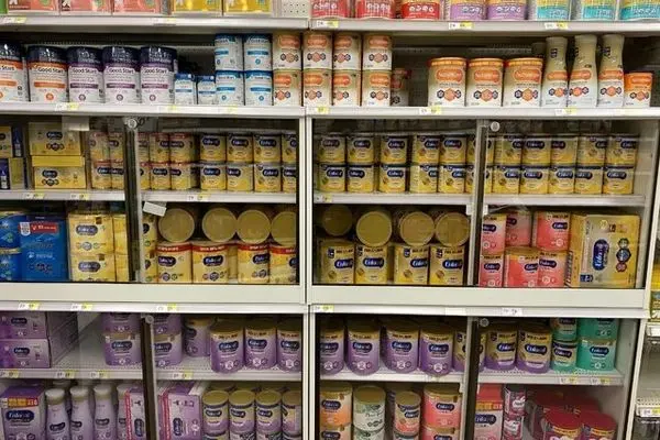 آژیر قرمز در بازار شیرخشک/غذای نوزادان در گرو بحران ارزی