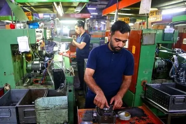 پیشنهادجدید برای مصوبه مزدی/حقوق کارگران پلکانی افزایش می‌یابد؟