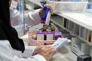 بدهی ۵۰ همتی بیمه‌ها به «داروخانه‌ها»