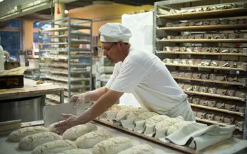 چالش‌های سامانه نانی نو برای نانوایان / تلاش شدید نانوایی‌ها برای دریافت سهمیه آرد 