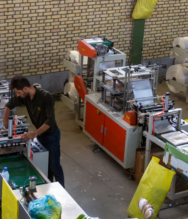 فاجعه کارگری در شهرک‌های صنعتی/مانور کارگران افغان در کارگاه‌‎ها