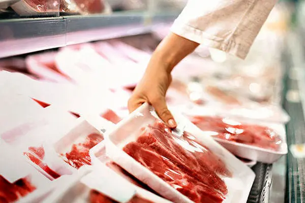 کاهش فروش محصولات گوشتی/ گرانی گوشت به شب عید می‌رسد 