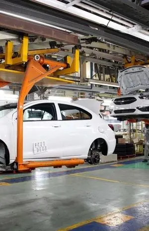 صنعت خودرو روی دست‌انداز بحران‌های ارزی+ نمودار