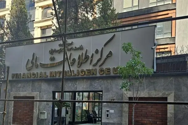 پشت پرده فعالیت بدون مجوز یک شرکت خدمات بانکی