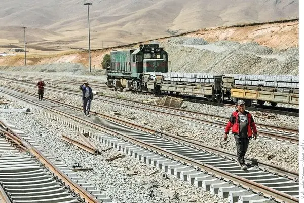 مکانیزم ماشه و چالش‌های اقتصادی-اجتماعی / راه‌کارهایی برای جلوگیری از گسترش فقر