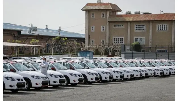 سیگنال ارز به بازار خودرو/ قیمت خودرو دلاری تعیین می‌شود؟