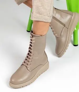 زمستان امسال، استایل زنانه دیگر فقط گرم نیست؛ شیک و هوشمند است