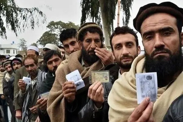  طرد اتباع غیرمجاز از کشور /  کارت اتباع بیگانه در حال توزیع است
